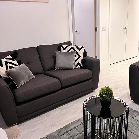 Manchester City Central - 2 Bedroom Apartment With Balcony! Манчестер