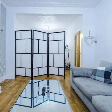 The Seedley 4 Bedroom House - Salford Manchester Дом отдыха Манчестер