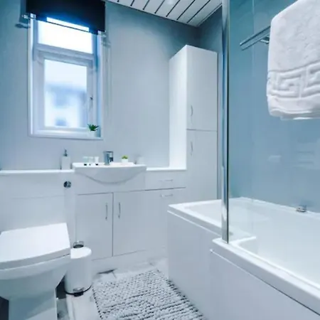 The Seedley 4 Bedroom House - Salford Manchester Holiday home Manchester