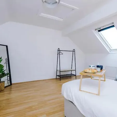 The Seedley 4 Bedroom House - Salford Manchester