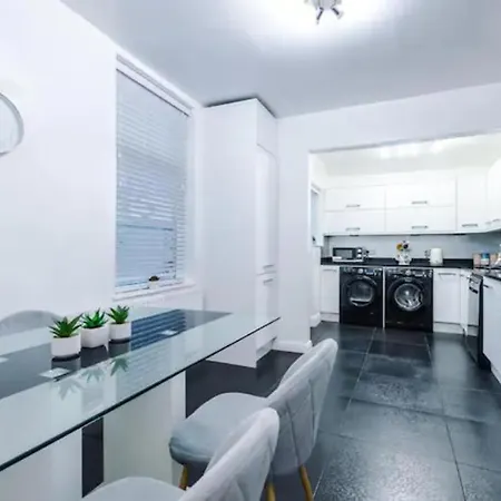 The Seedley 4 Bedroom House - Salford Manchester Manchester