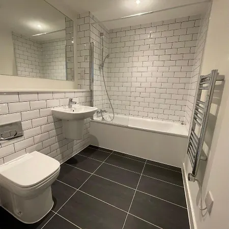 Lovely 2Bed2Bath Apartment With Free Parking And Wifi Manchester