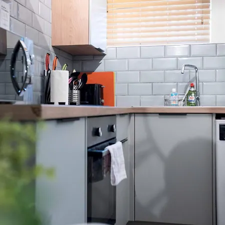 Pass The Keys Lovely 2 Bedroom In Apartment *