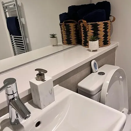 Manchester City Central - 2 Bedroom Apartment With Balcony! Апартаменты Манчестер