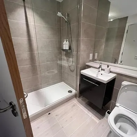 Apartment Manchester City Central - 2 Bedroom Apartment With Balcony!