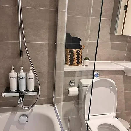 Manchester City Central - 2 Bedroom Apartment With Balcony! * Manchester