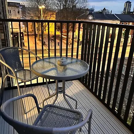 Manchester City Central - 2 Bedroom Apartment With Balcony! *