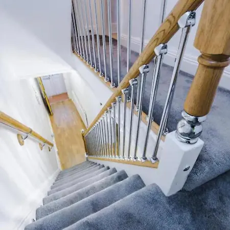 Дом отдыха The Seedley 4 Bedroom House - Salford Manchester Манчестер