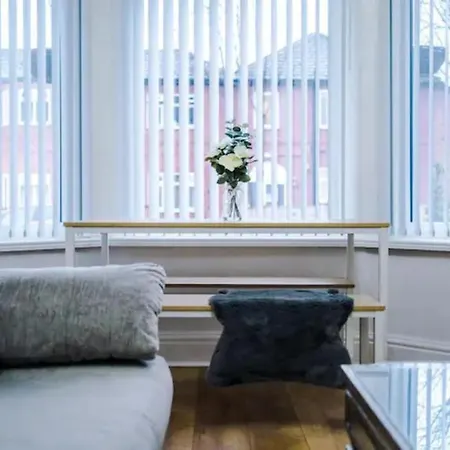 Дом отдыха The Seedley 4 Bedroom House - Salford Manchester