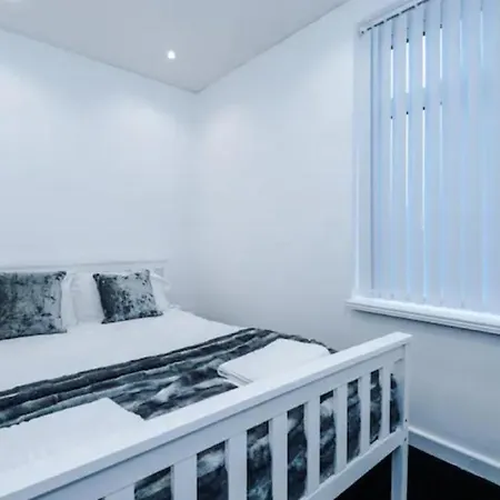The Seedley 4 Bedroom House - Salford Manchester Holiday home *
