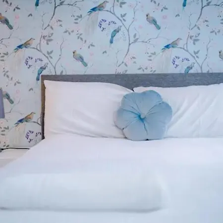 The Seedley 4 Bedroom House - Salford Manchester