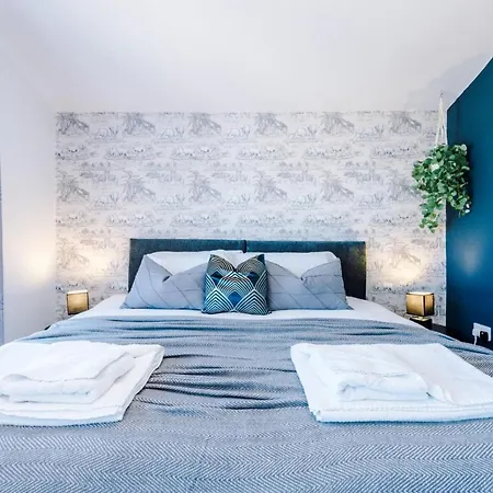 펜션 Rest&recharge At Ridgefield House 맨체스터