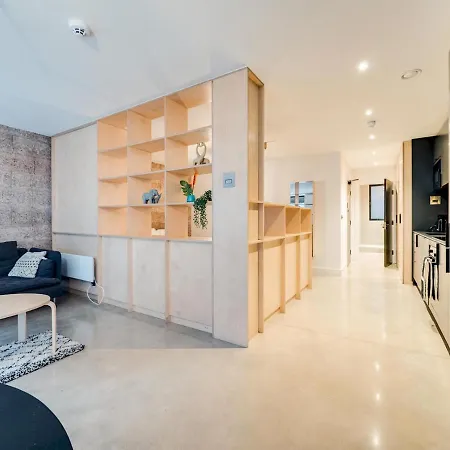 Pass The Keys Modern Studio Apartment Manchester *