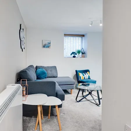 Pass The Keys Lovely 2 Bedroom In Apartment