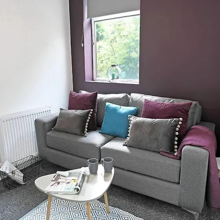 Stunning 4-Bed House In Manchester