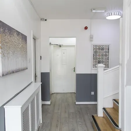 Hills View * Manchester