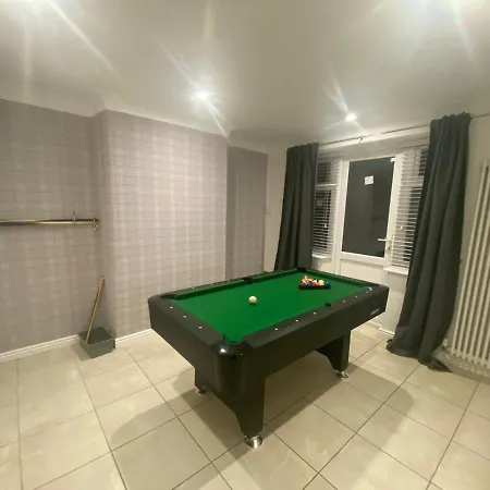 Charming 3-bed House Near Central Holiday home