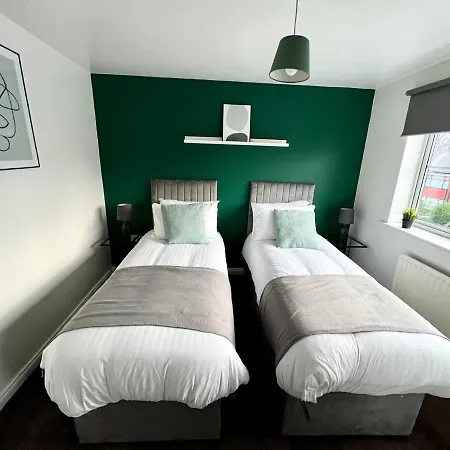 Spacious 3-bedroom House With 5 Beds And Sofa-bed *