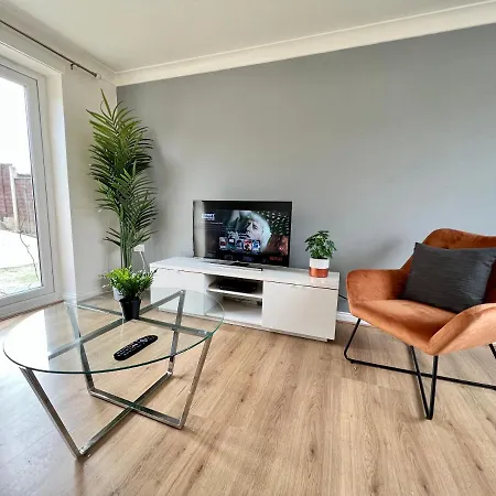 Spacious 3-bedroom House With 5 Beds And Sofa-bed *