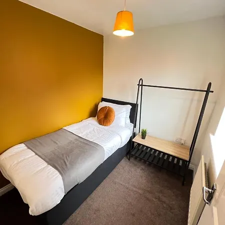 Spacious 3-bedroom House With 5 Beds And Sofa-bed *