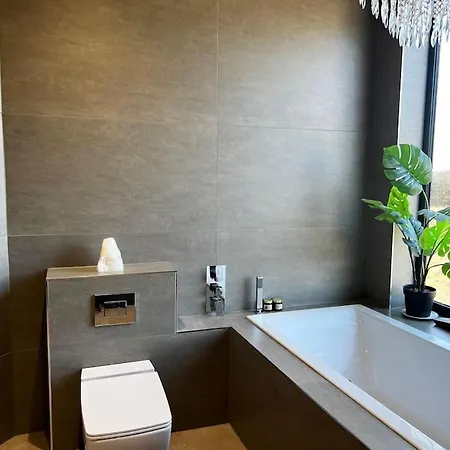 Luxury Close To The With Hot Tub & Bbq Fire Pit. 別荘 *