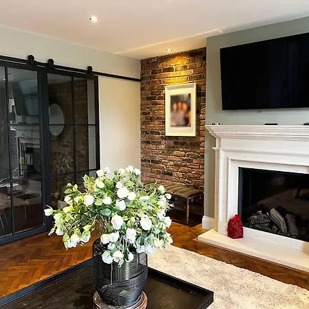 Luxury Close To The With Hot Tub & Bbq Fire Pit. * מנצ'סטר