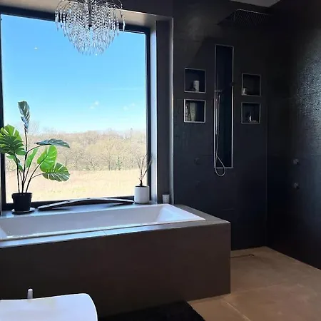 Luxury Close To The With Hot Tub & Bbq Fire Pit. 別荘
