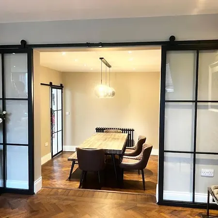 Luxury Close To The With Hot Tub & Bbq Fire Pit. מנצ'סטר