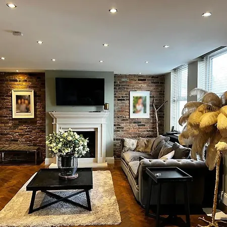 Luxury Close To The With Hot Tub & Bbq Fire Pit. מנצ'סטר