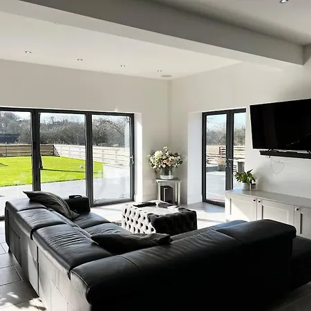 בית נופש Luxury Close To The With Hot Tub & Bbq Fire Pit.