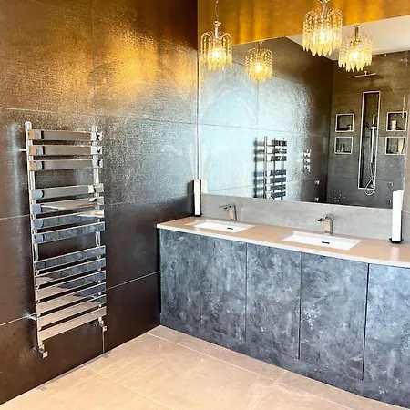 Luxury Close To The With Hot Tub & Bbq Fire Pit. מנצ'סטר