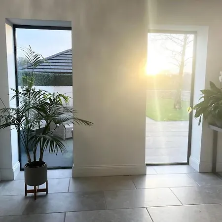 Luxury Close To The With Hot Tub & Bbq Fire Pit. מנצ'סטר