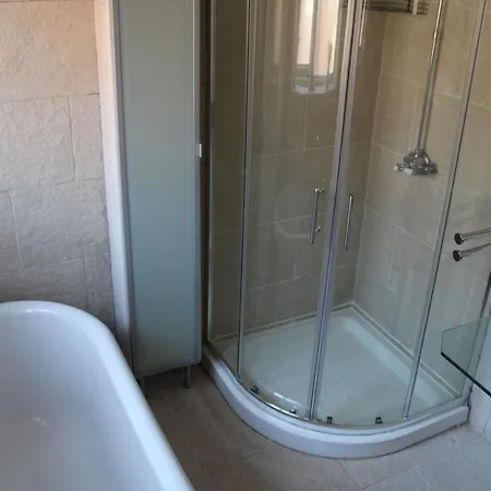 بيت للعطل Beautiful 3 Bedroom House With Parking