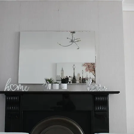 Beautiful 3 Bedroom House With Parking