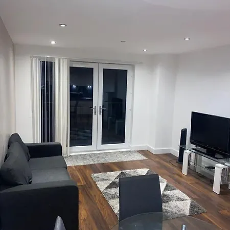 Superb Two Bedroom, Two Bathroom . Manchester