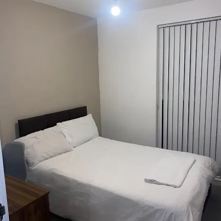Superb Two Bedroom, Two Bathroom . Apartment Manchester