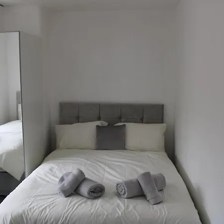 Beautiful 3 Bedroom House With Parking بيت للعطل *
