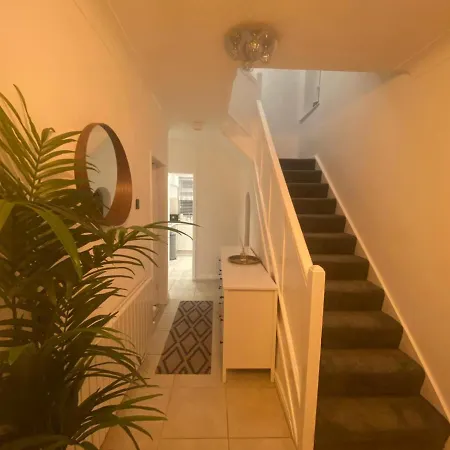 Holiday home Charming 3-bed House Near Central Manchester