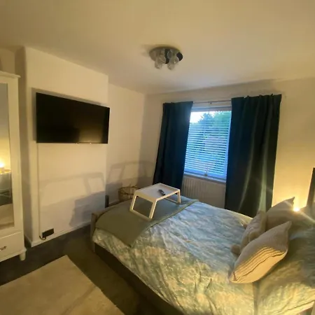 Charming 3-bed House Near Central
