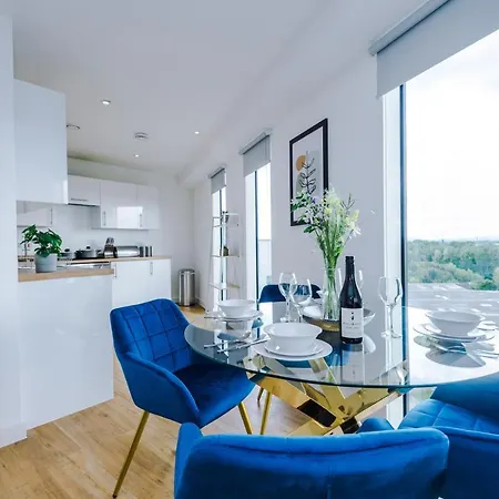 Apartment Stunning Scandi Centre Penthouse - Sleeps 10 - Parking *