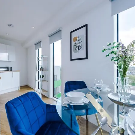 Stunning Scandi Centre Penthouse - Sleeps 10 - Parking *