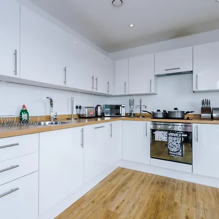 Stunning Scandi Centre Penthouse - Sleeps 10 - Parking *