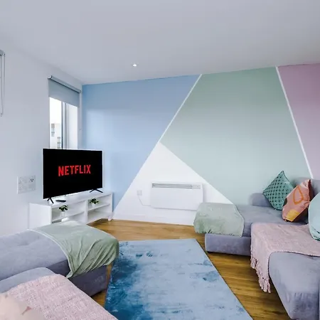 Stunning Scandi Centre Penthouse - Sleeps 10 - Parking Apartment Manchester