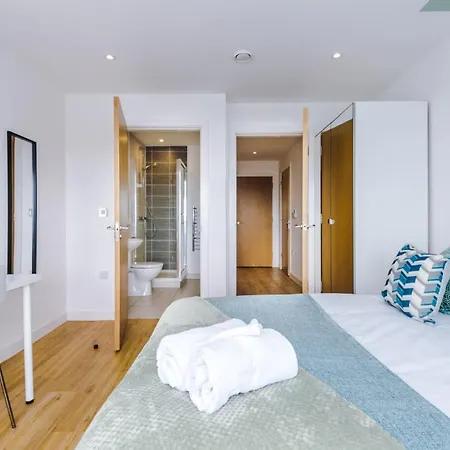 Stunning Scandi Centre Penthouse - Sleeps 10 - Parking Manchester