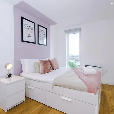 Stunning Scandi Centre Penthouse - Sleeps 10 - Parking Apartment *