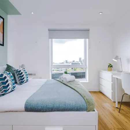 Apartment Stunning Scandi Centre Penthouse - Sleeps 10 - Parking *