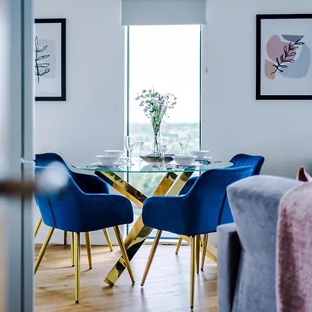 Stunning Scandi Centre Penthouse - Sleeps 10 - Parking * Manchester