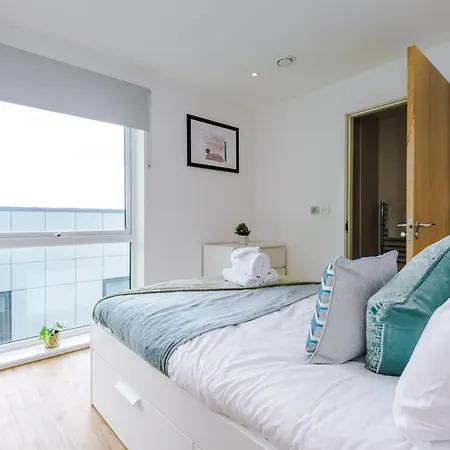 Stunning Scandi Centre Penthouse - Sleeps 10 - Parking * Manchester