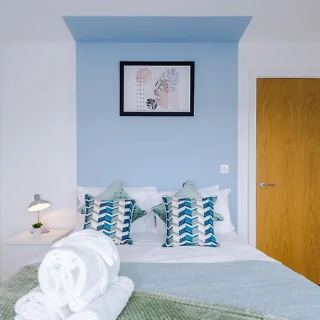 Stunning Scandi Centre Penthouse - Sleeps 10 - Parking