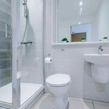 Stunning Scandi Centre Penthouse - Sleeps 10 - Parking Apartment *